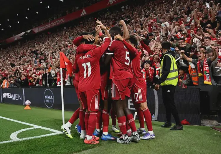 利物浦主场大胜，保持不败纪录