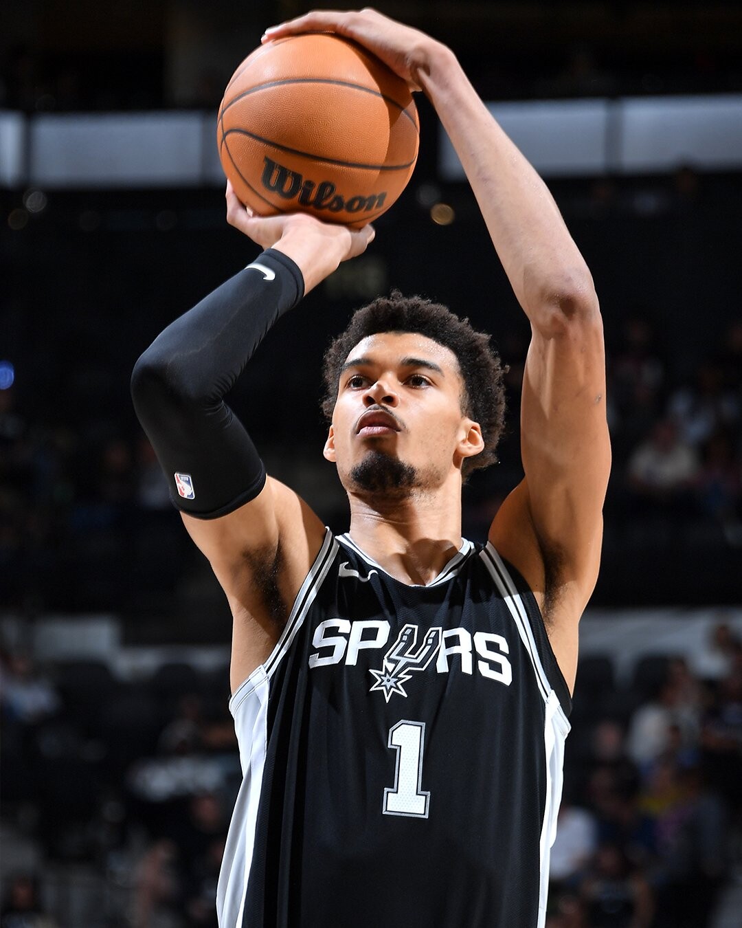 雷火电竞官网-关于中锋球员单场高效砍下+，震撼全场的信息