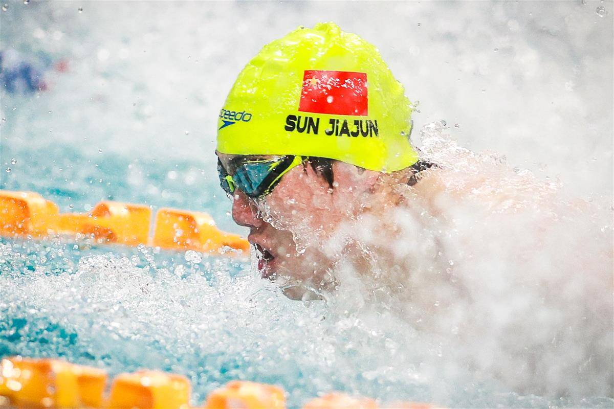 雷火电竞入驻-斯洛文尼亚选手斩获游泳金牌