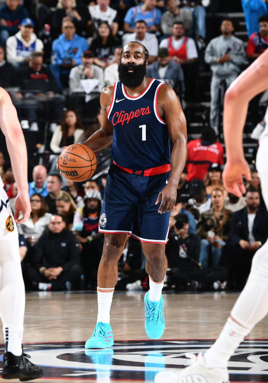 关于火箭客场遭遇惨败，哈登失准关键时刻的信息