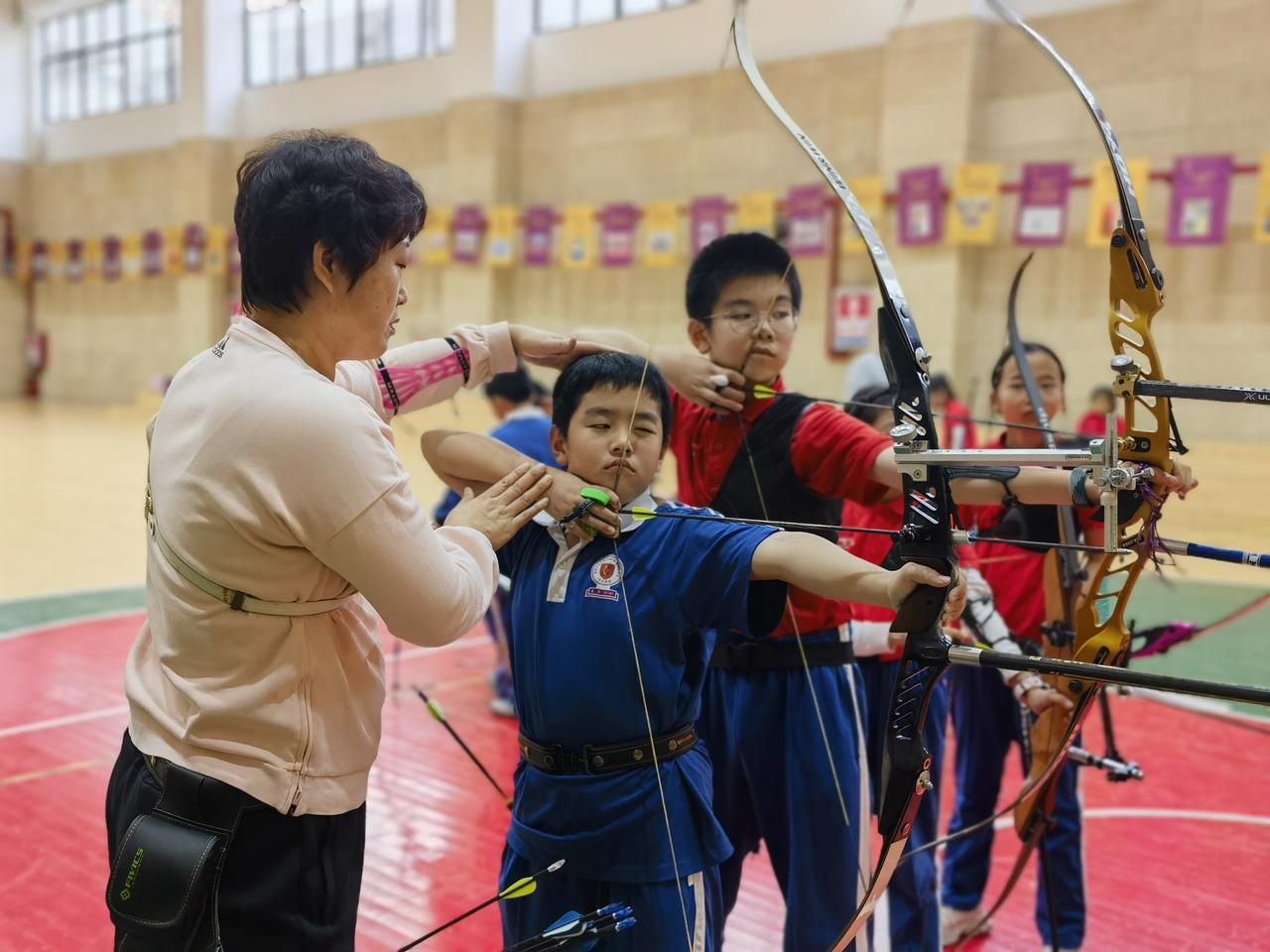 英国队在射箭比赛中斩获冠军