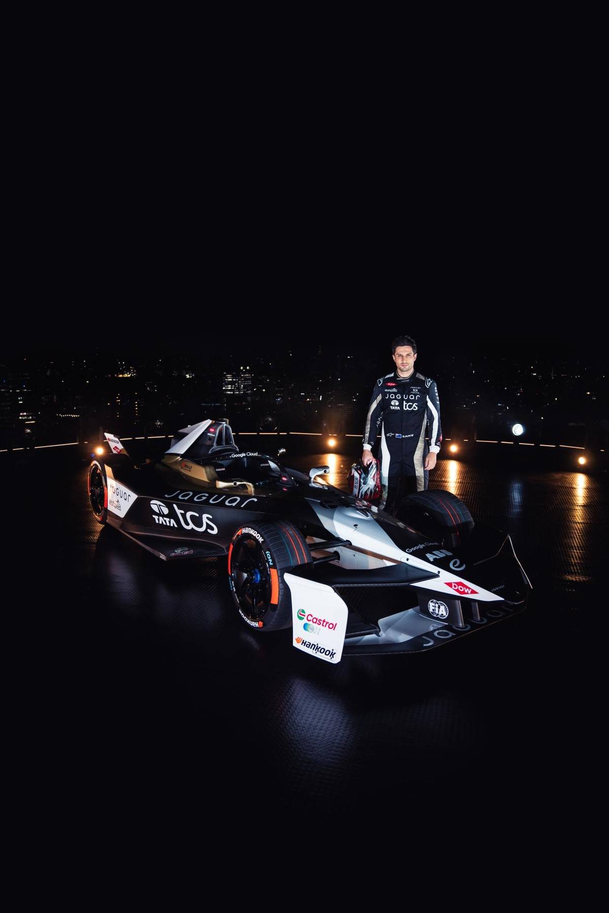 包含赛车热度飙升，网友热议不断的词条