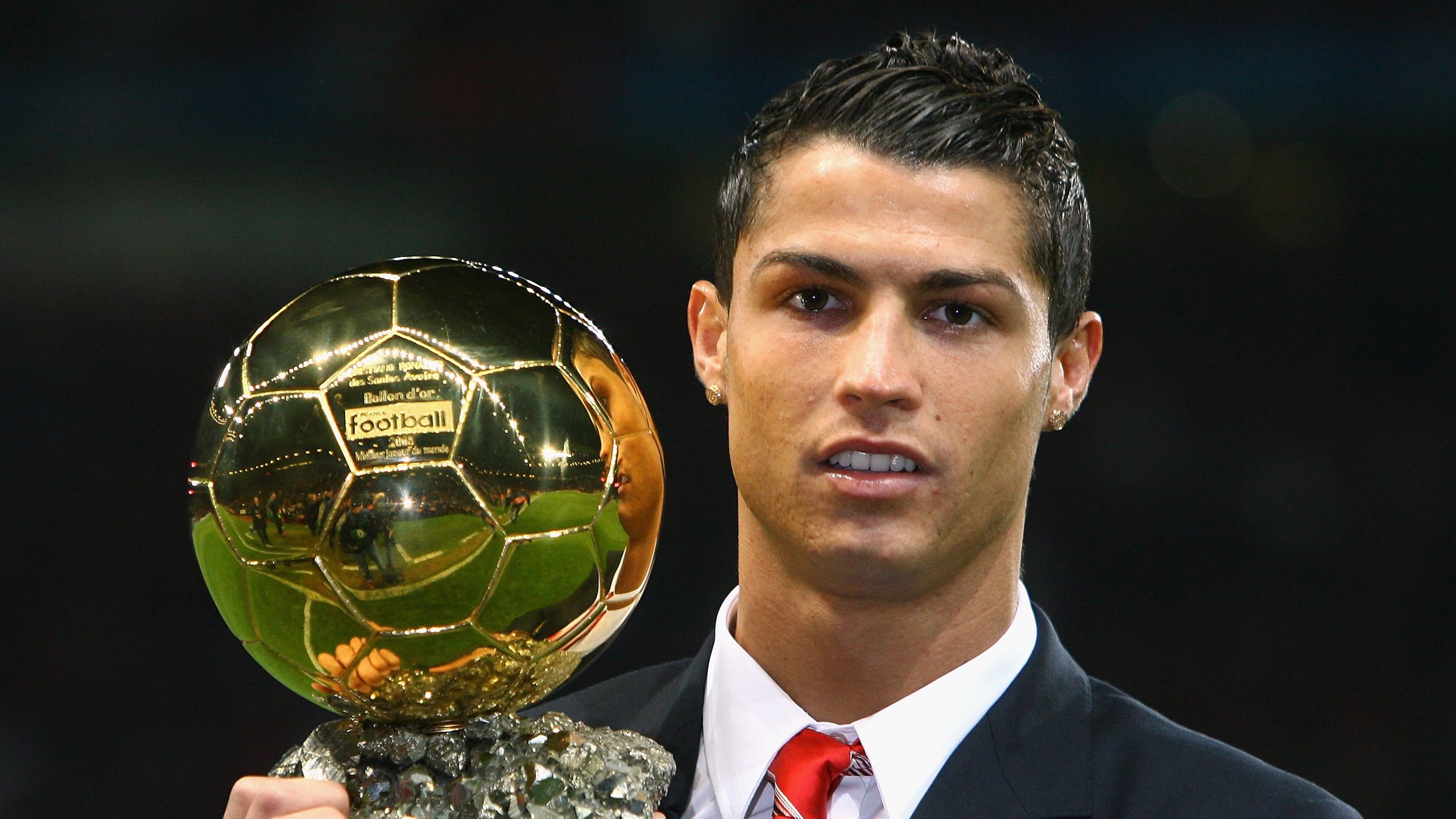 天神下凡！41岁伊布世界杯替补绝杀，一己之力终结马里秘鲁史诗鏖战